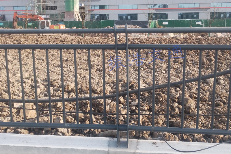 Zinc ferro guardrail