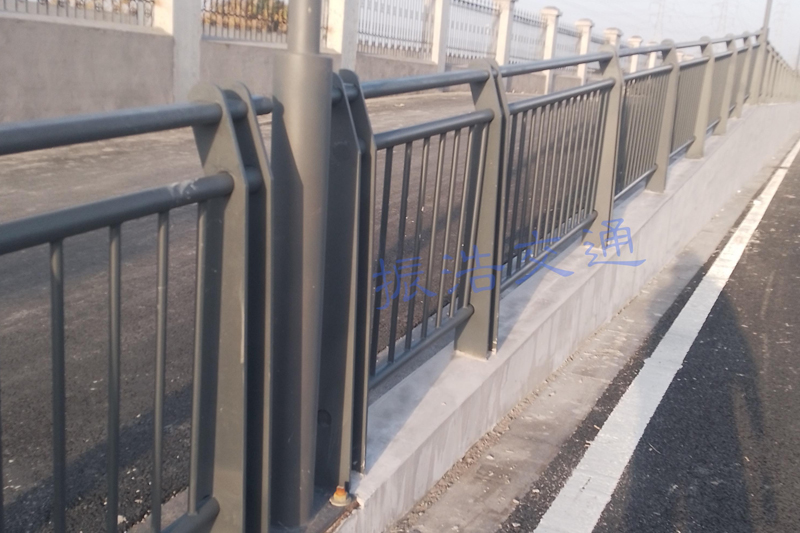 Zinc ferro guardrail