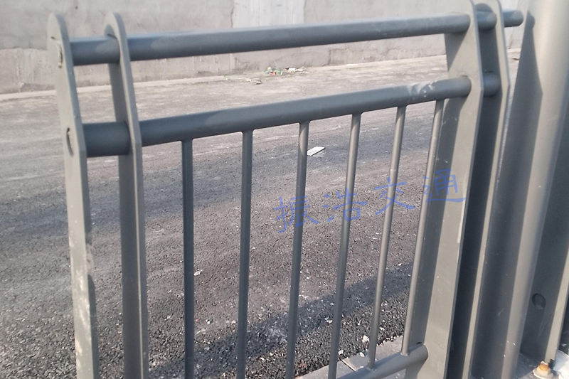 Zinc ferro guardrail