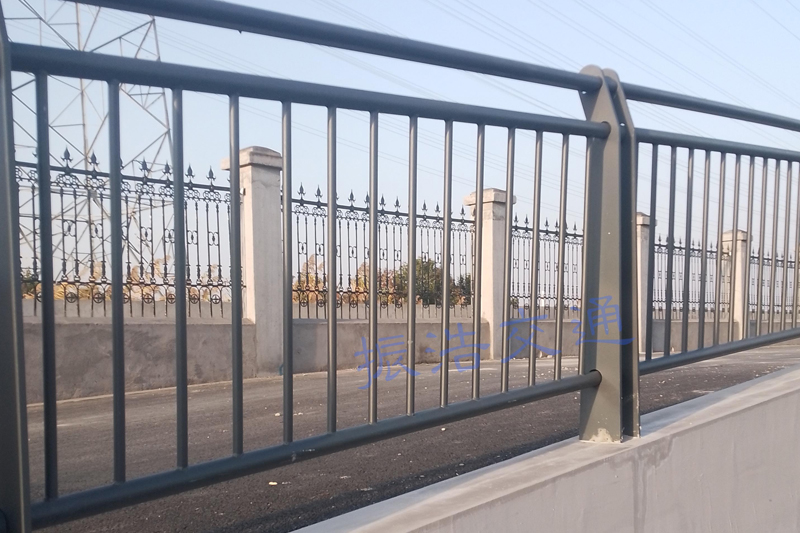Zinc ferro guardrail