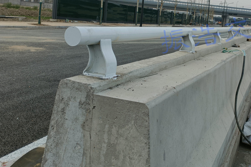 Ferro pipe guardrail