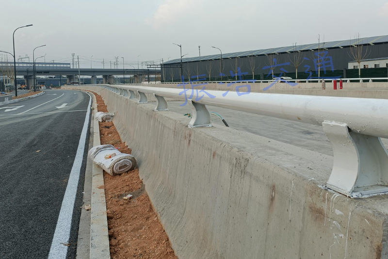 Ferro pipe guardrail