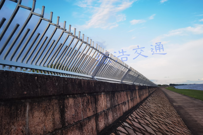 Ferro guardrail